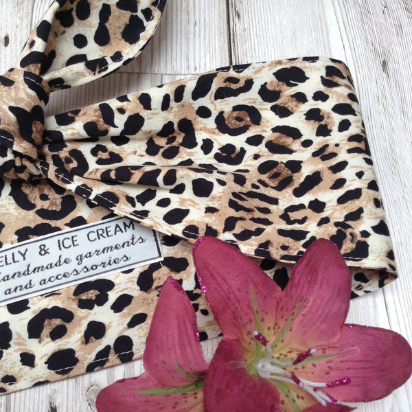 Leopard print hair tie