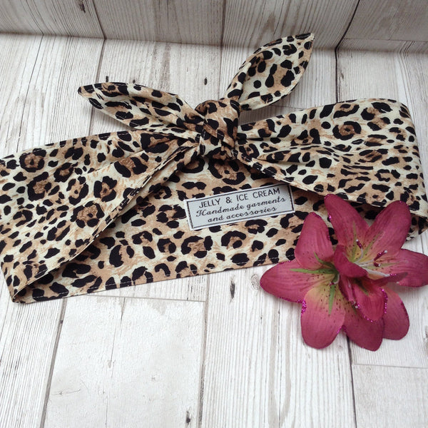 Leopard print hair tie